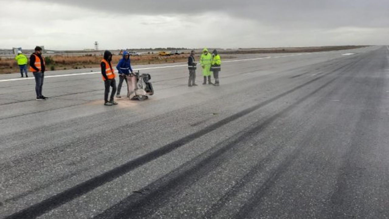 Pist hasar gördü, iki uçak inemedi