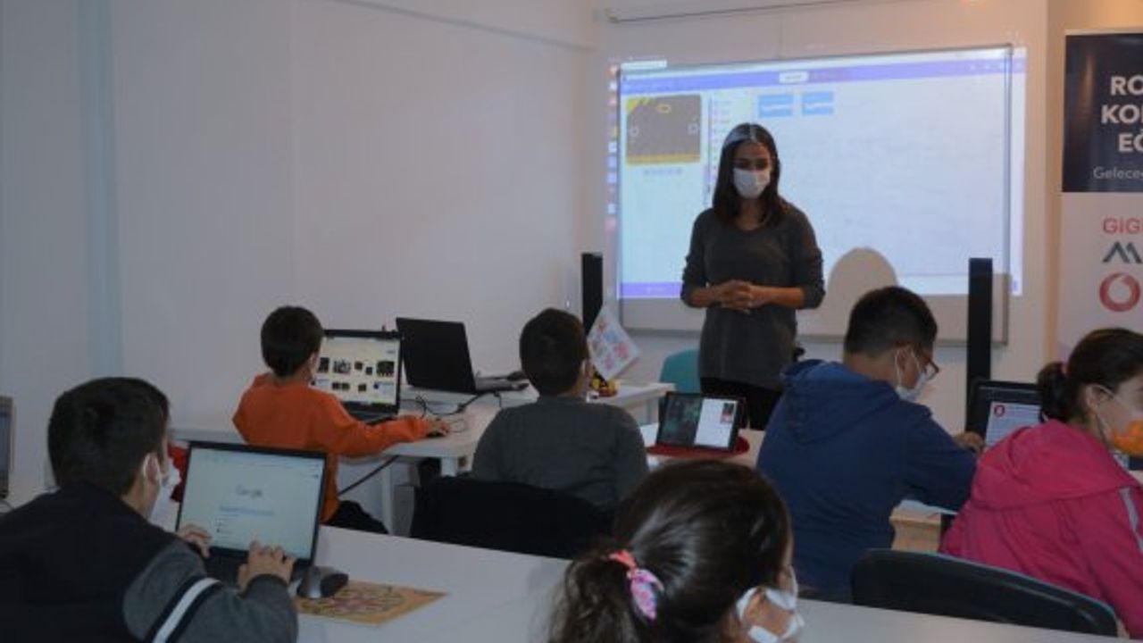 Robotik Kodlama eğitimleri devam ediyor