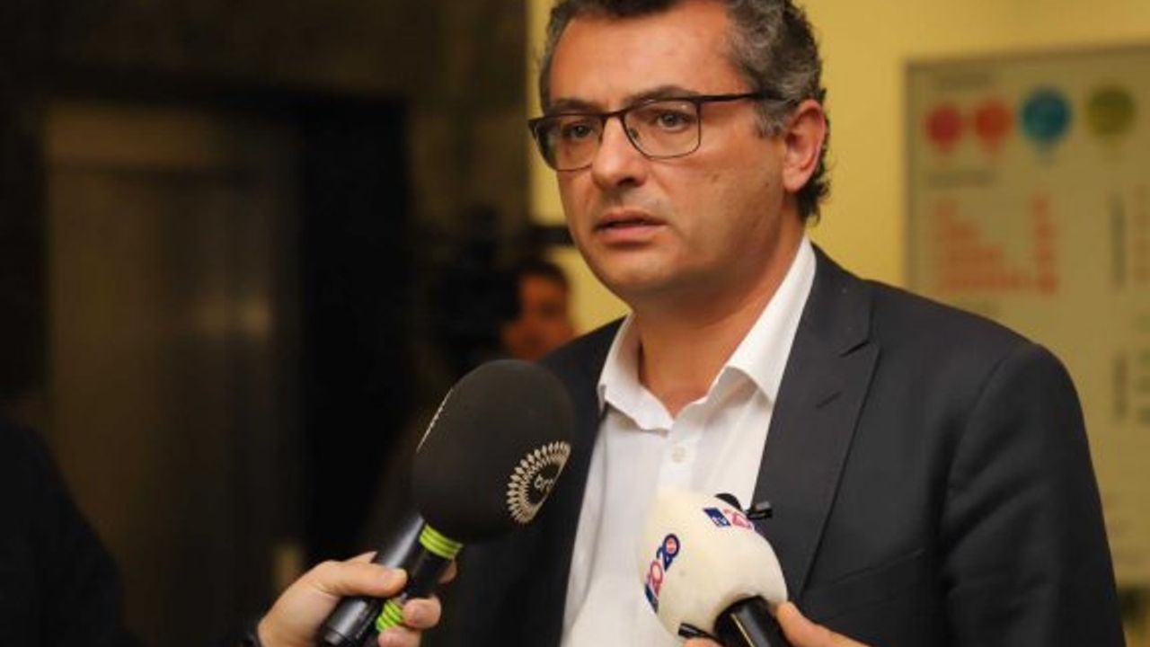 “Ülke, iki buçuk senedir yönetilmiyor”