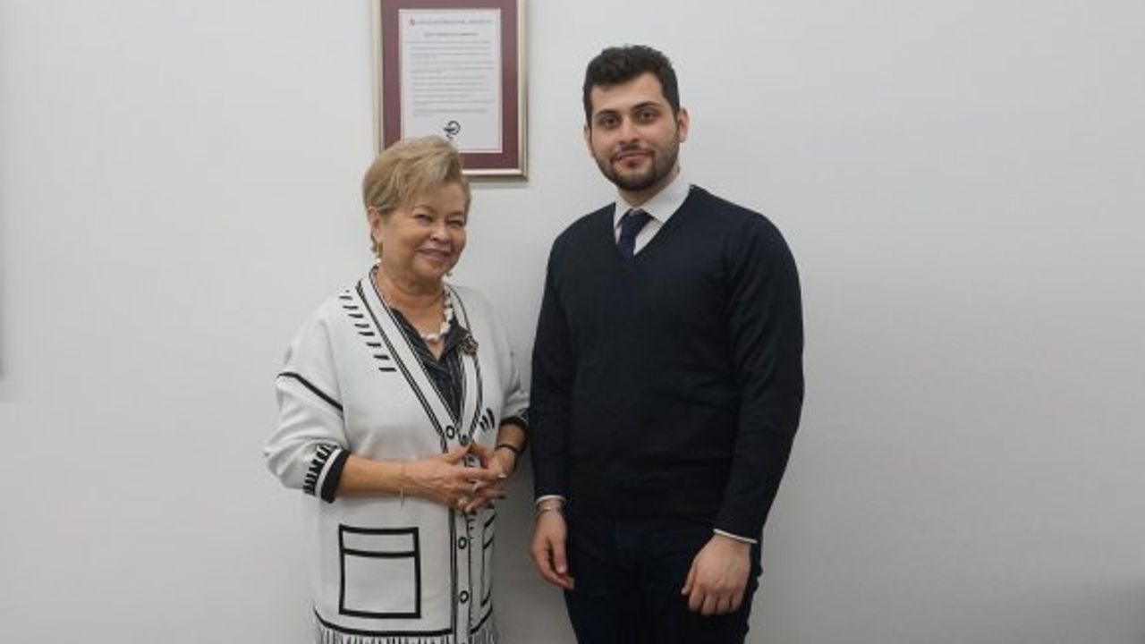 UKÜ Eczacılık Fakültesi öğrencisinden uluslararası başarı