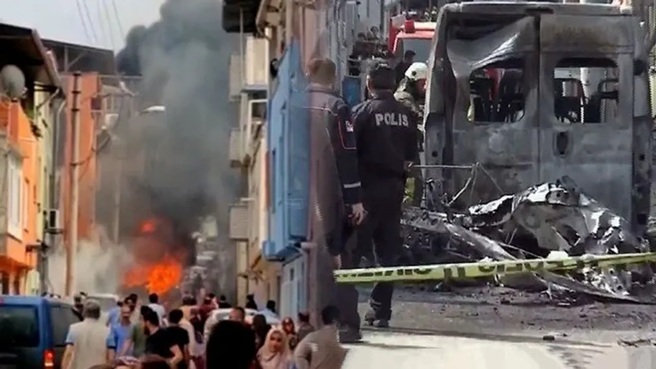 Bursa'da eğitim uçağı sokağa düştü