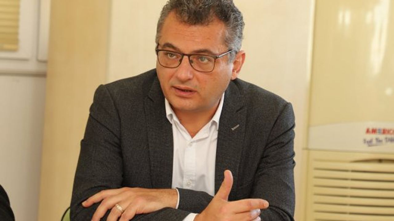 "Halk sokakta her dakika ezilirken, kim bakan olacak kavgası yaşandı"