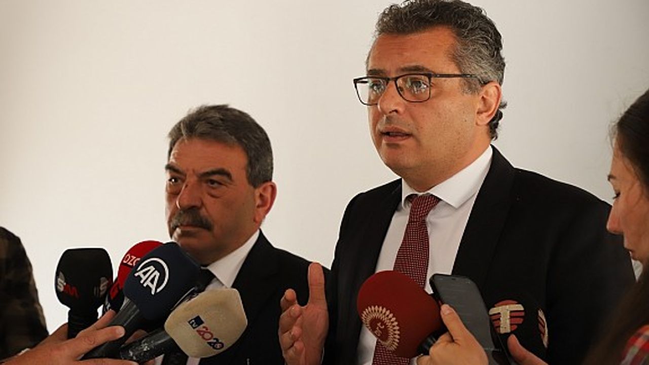 “Memleket bu krizde maskaralığın içine sürükleniyor”