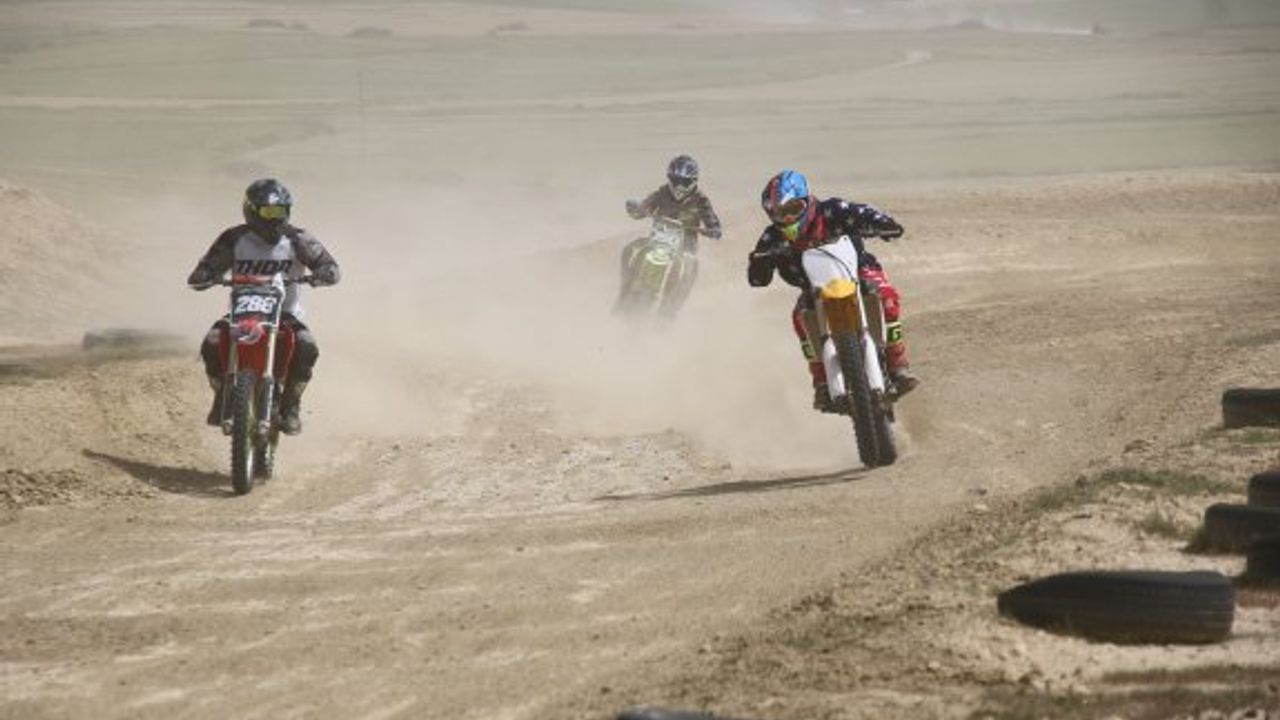 Motokros şampiyonası Dilekkaya’da devam ediyor