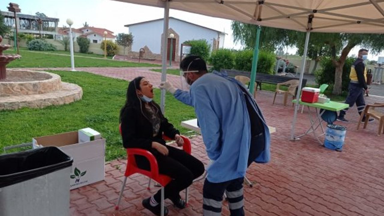 Test sayısı düşüyor, pozitif vaka sayısı düşmüyor