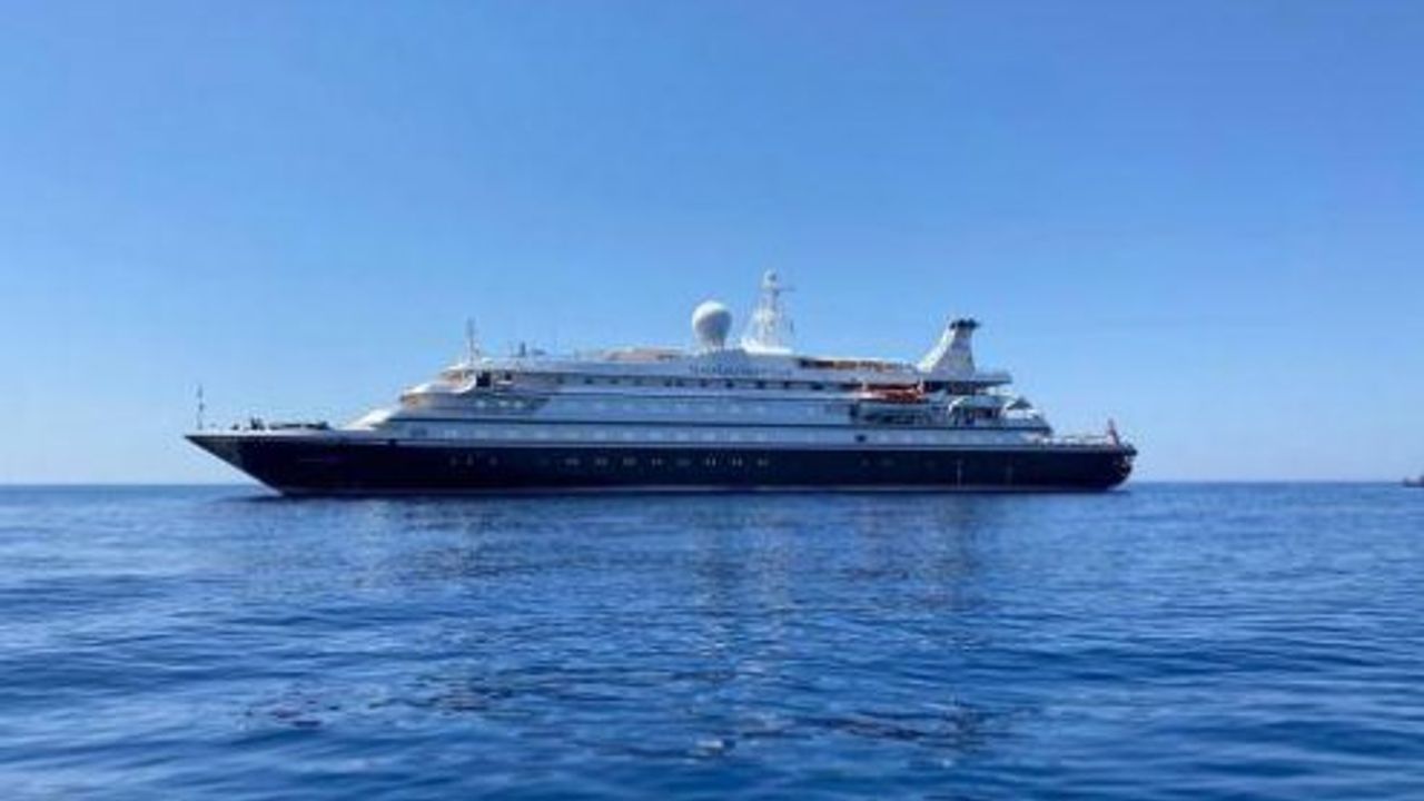 Aya Napa Marinası'na 1974 sonrası ilk kurvaziyer gemi geldi