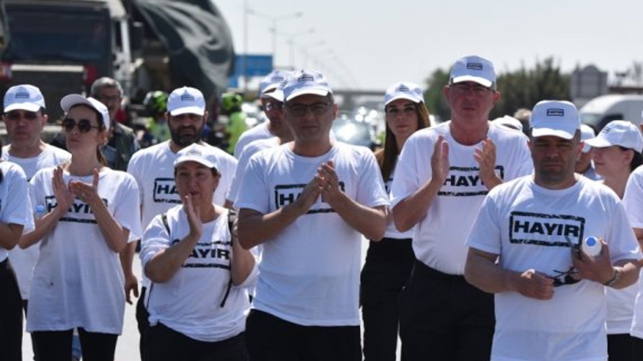 CTP güven oylaması öncesinde Meclis önünde eylem düzenliyor
