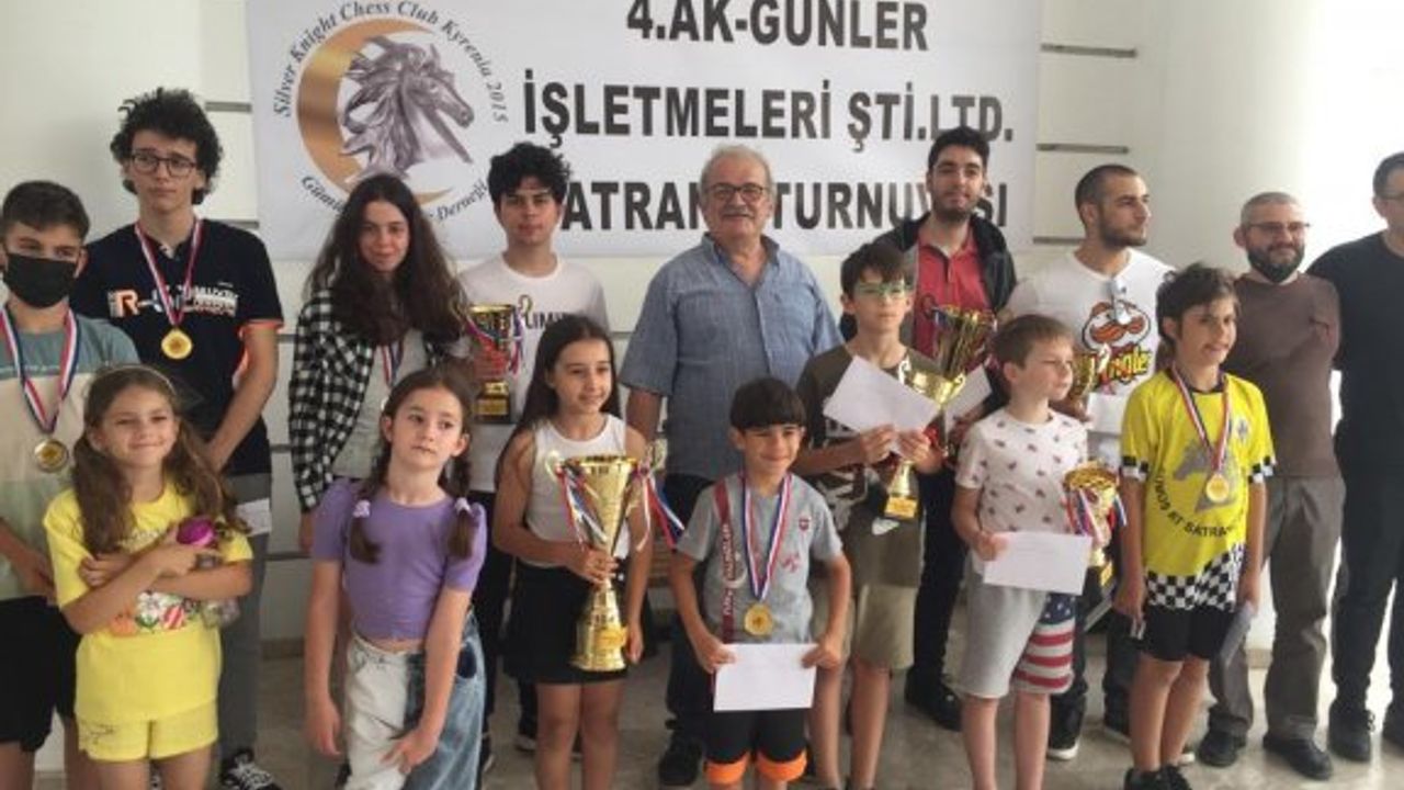 FM Hüseyin CanAğdelen ve Masal Oğuz Şampiyon