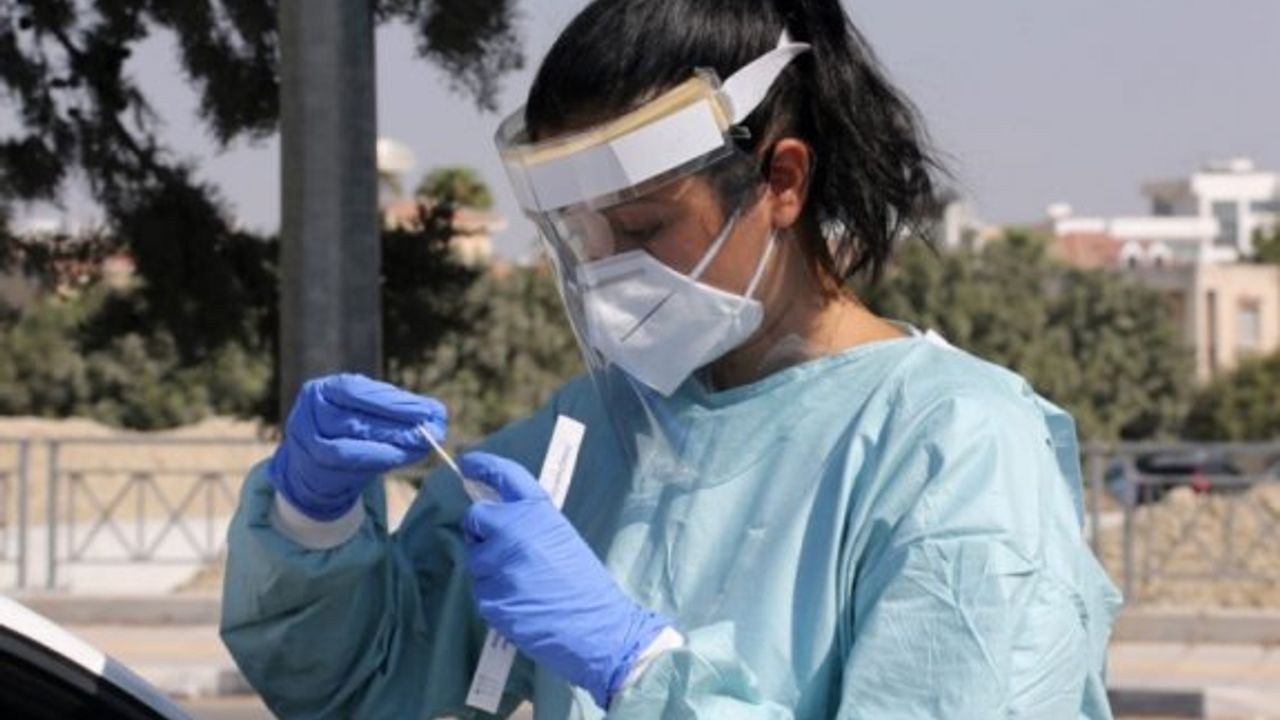 Güney Kıbrıs'ta da Covid-19 sayıları geriledi