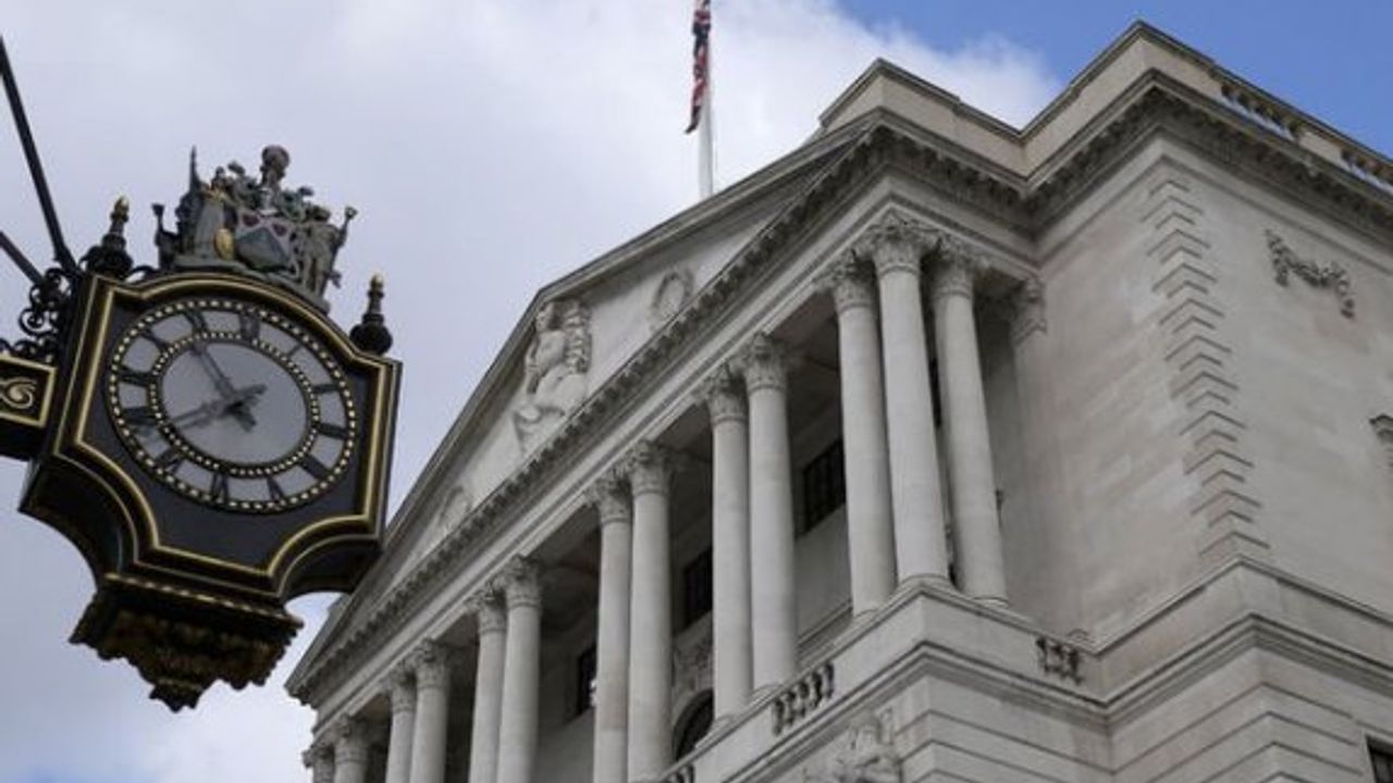 İngiltere Merkez Bankası faizi 13 yılın zirvesine çıkardı