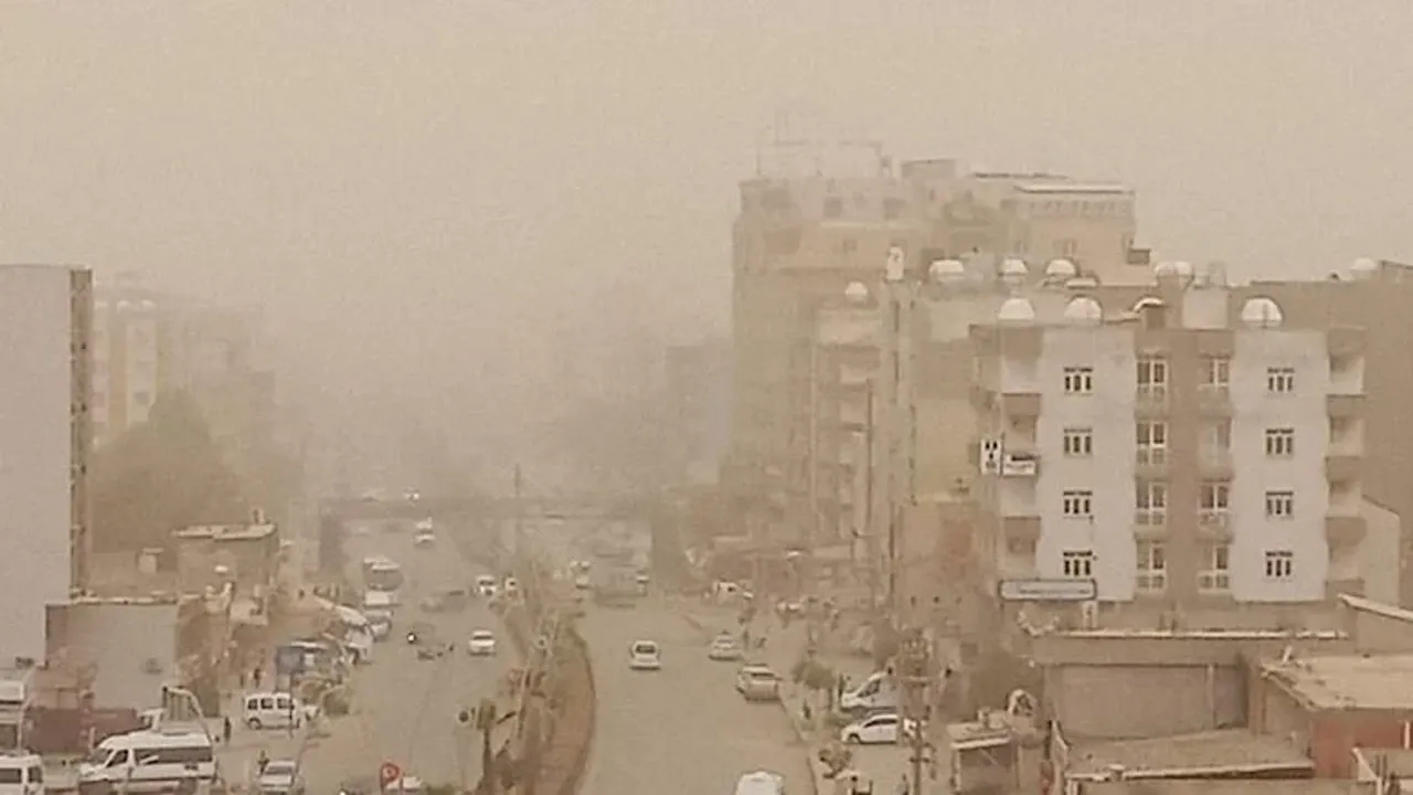 Irak’tan gelen kum fırtınası Türkiye’yi etkiledi