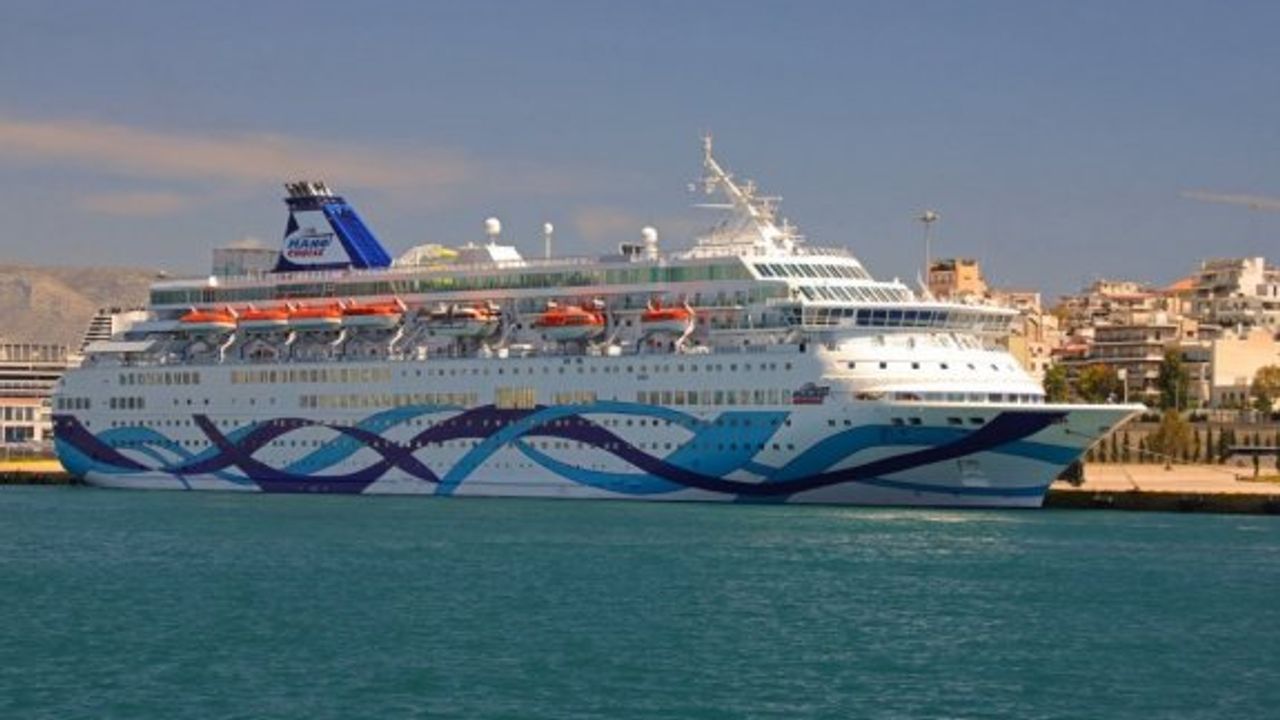 Larnaka Limanı'na 2 yıl aradan sonra ilk cruise gemisi geldi