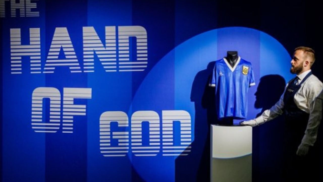 Maradona'nın formasına rekor bedel