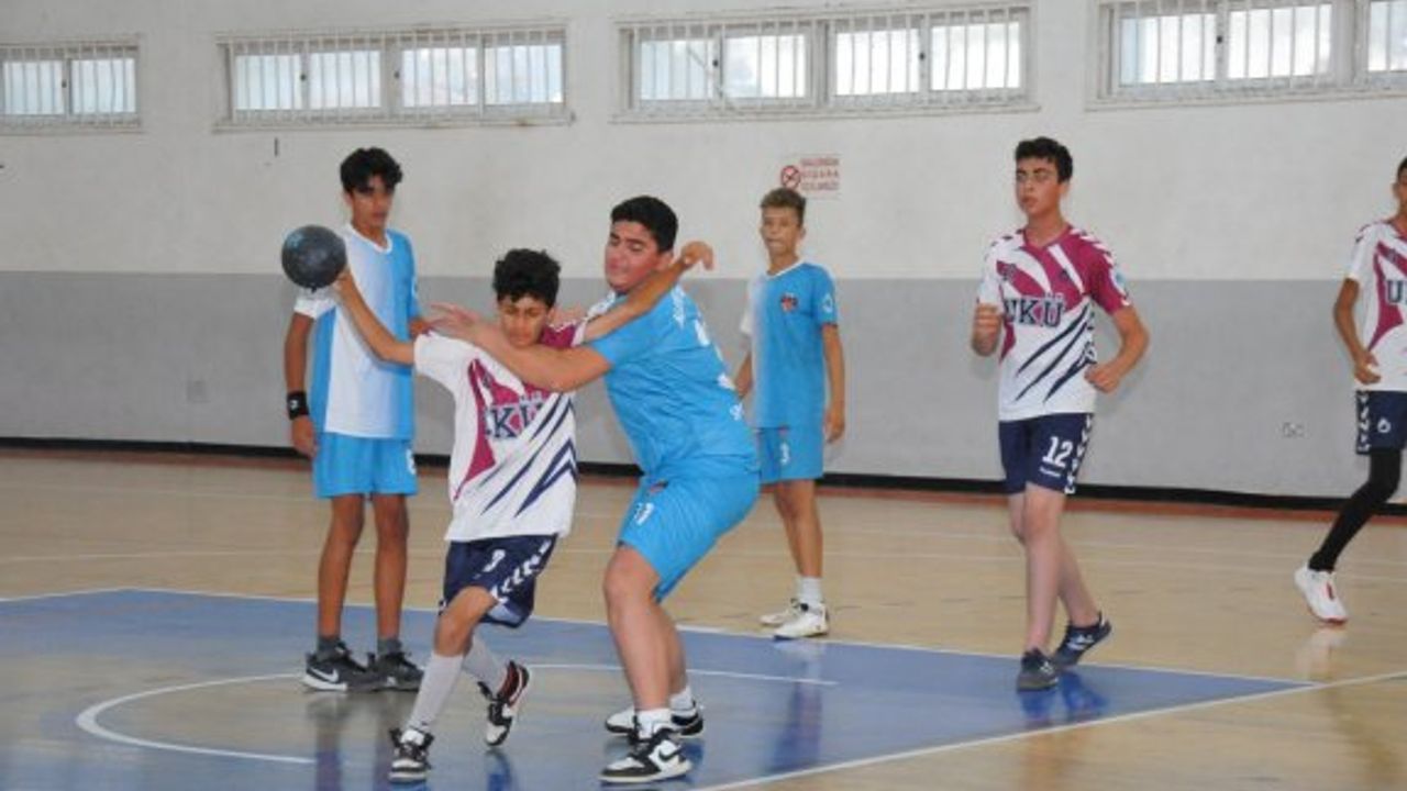 U14 kadınlarda Ozanköy, erkeklerde Levent üçüncü