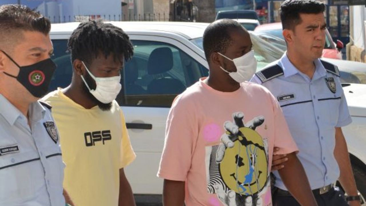 Zorla girdiler, ne buldularsa çaldılar