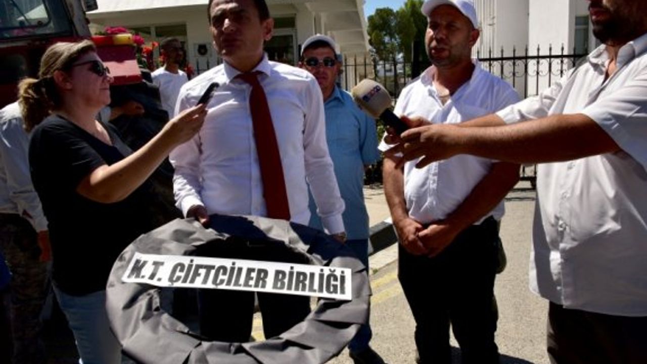 Çiftçilerden, hükümet Çarşamba gününe kadar süre