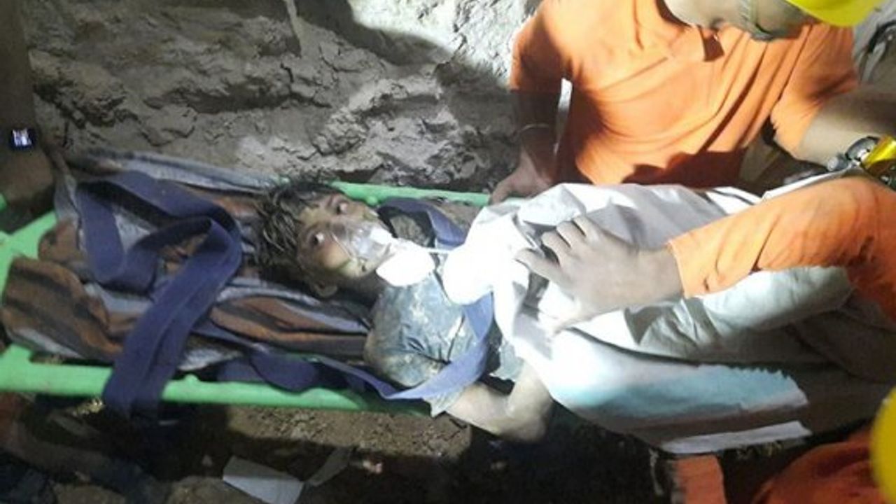 Çocuk, düştüğü yılanlı kuyudan 104 saat sonra kurtarıldı