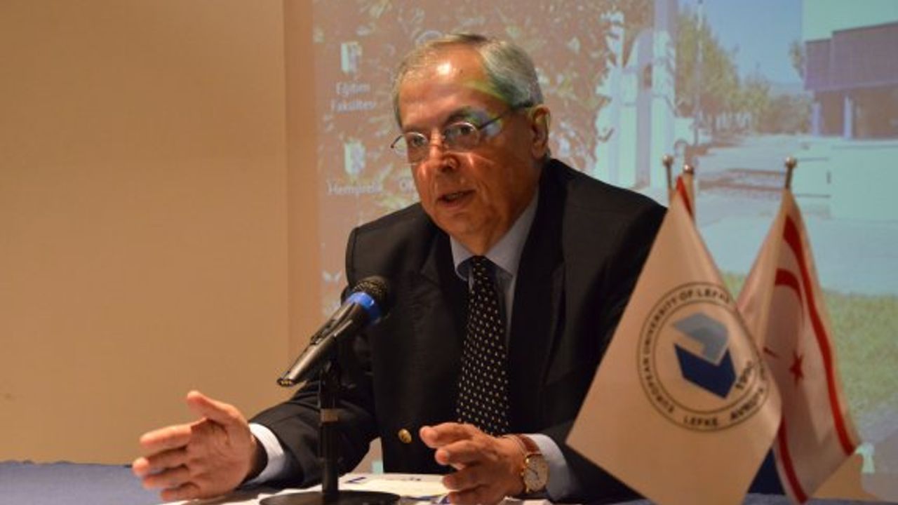 Emekli Büyükelçi Daryal Batıbay, LAÜ’de konferans verdi