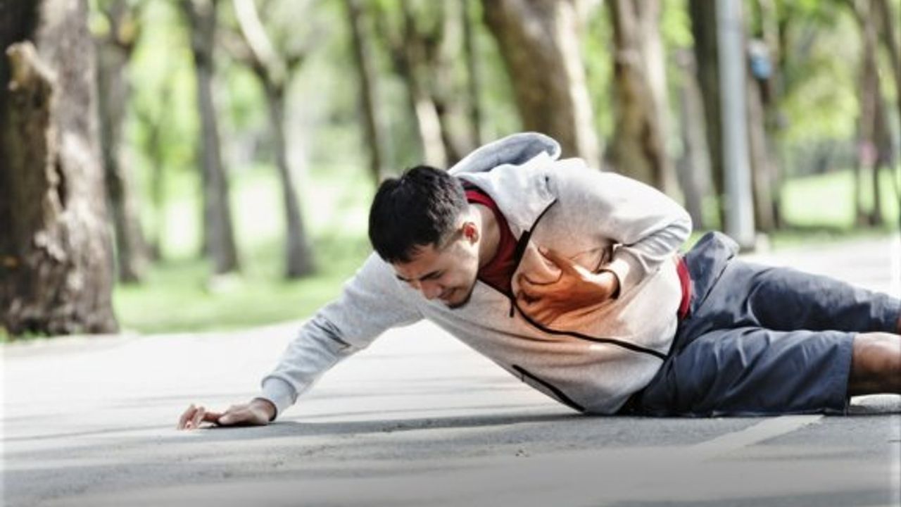 Kalp hastalıklarına bağlı ani ölümler, erkeklerde kadınlara oranla 4 kat daha fazla görülüyor