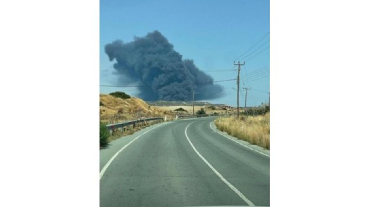 Limasol'da eski çöplük alanında büyük yangın