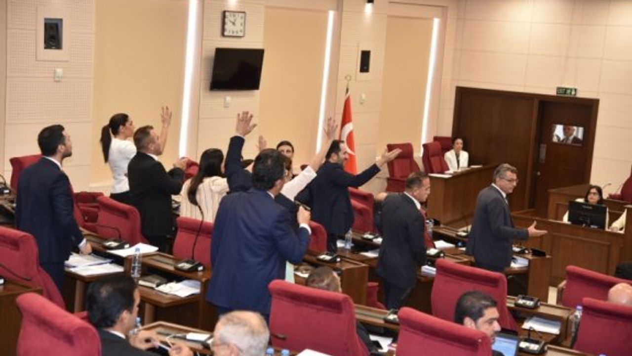 Meclis'te üç tasarının ivediliği tartışmalara yol açtı, ivedilik geri çekildi