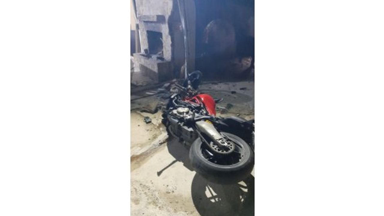 Motoksiklet kazasında bir genç ağır yaralandı