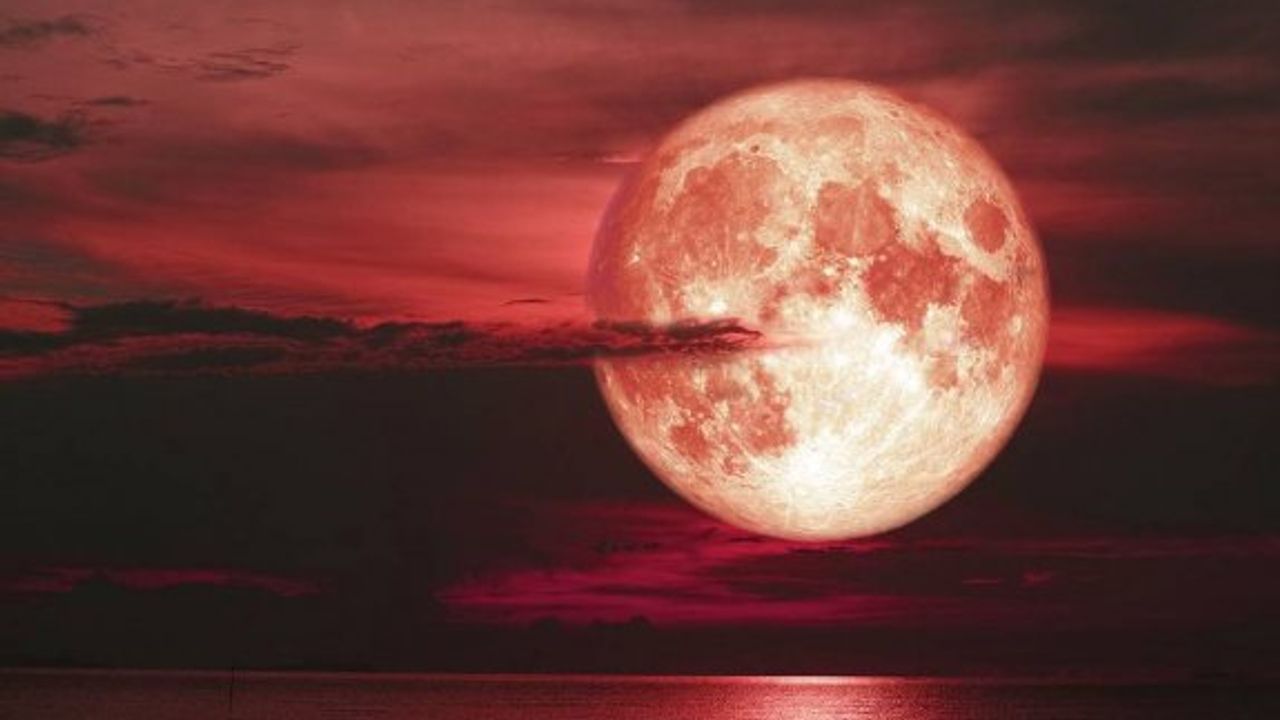 'Strawberry Moon' Yani Çilek Ayı Nedir?