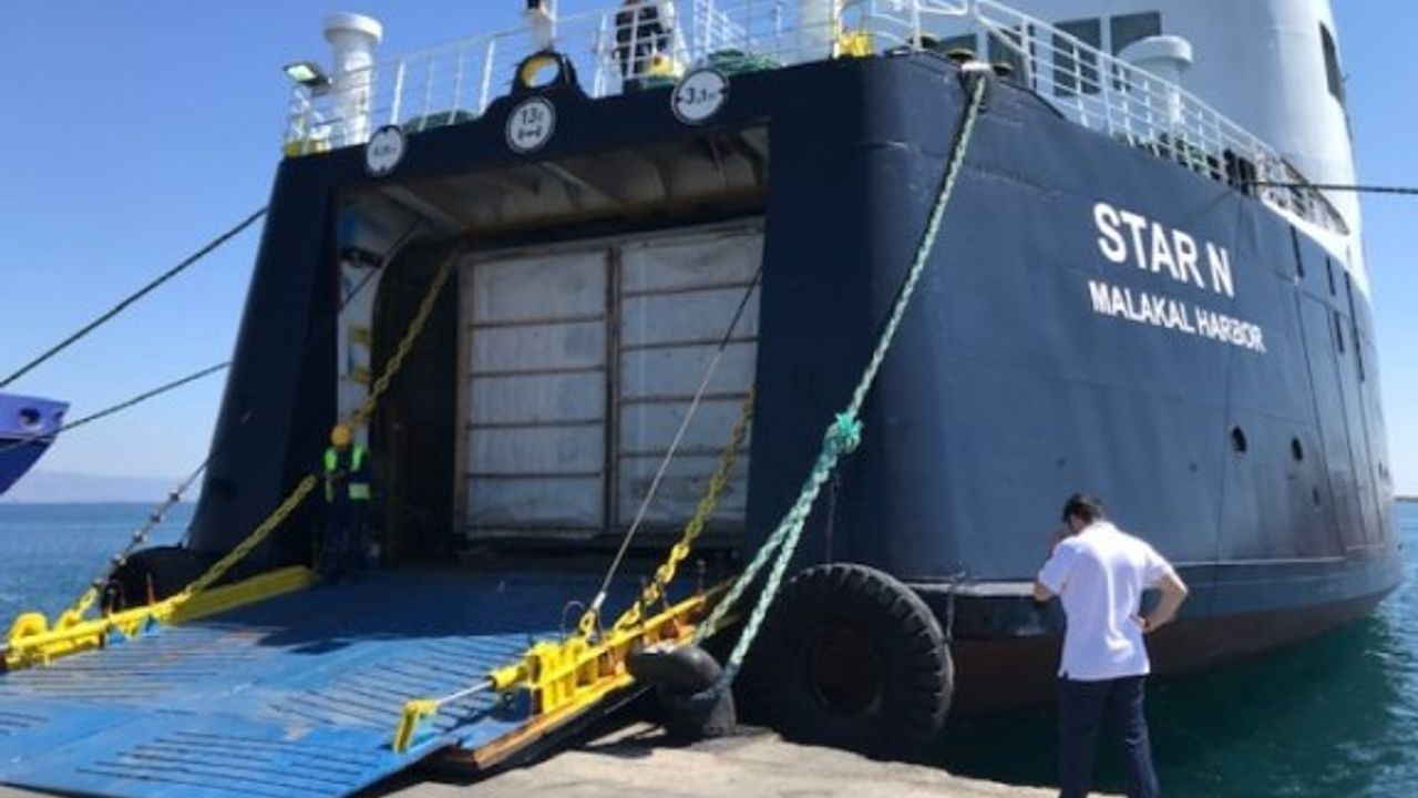 Türkiye'den gönderilen jeneratörler KKTC'ye ulaştı