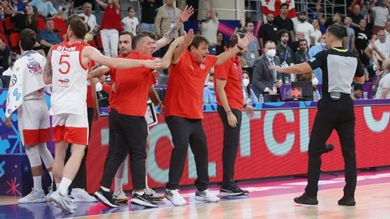 12 Dev Adam'a koridorda şiddet