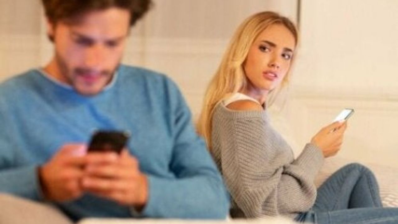 Yeni nesil ilişki: 'Mikro aldatma' nedir?