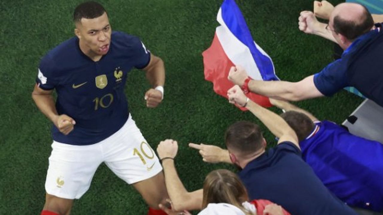 Fransa, Mbappe ile tur biletini kaptı