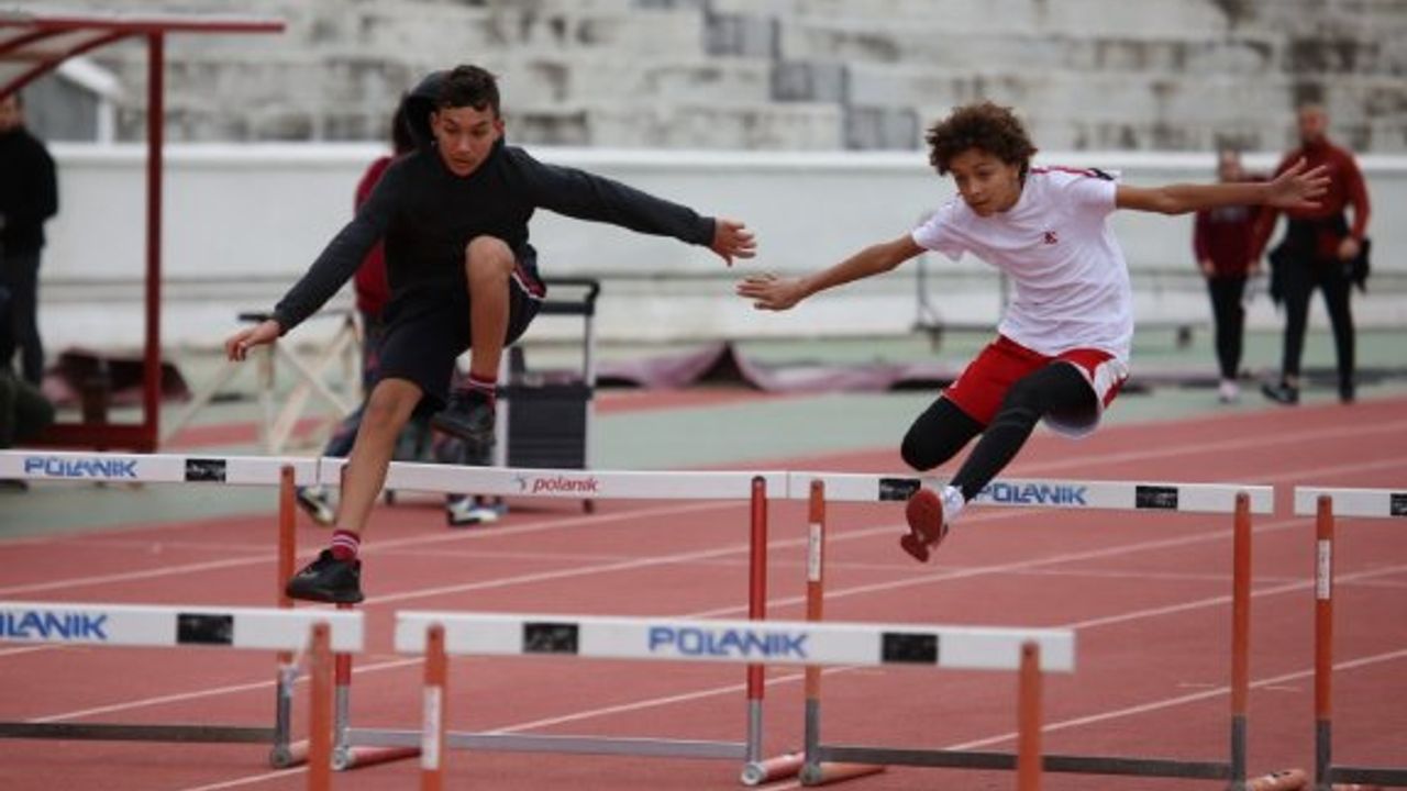 Atletizmde salon seçme yarışları düzenleniyor