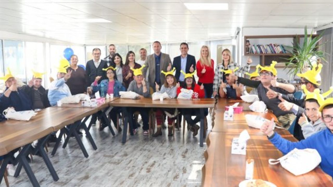 Cafe Down gençleri Kuzey Kıbrıs Turkcell ziyaret etti
