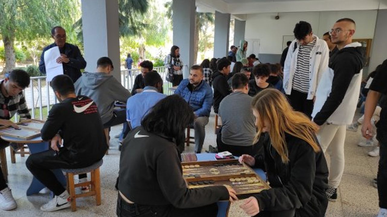 DAÜ YDİHO’da geleneksel tavla turnuvası düzenlendi