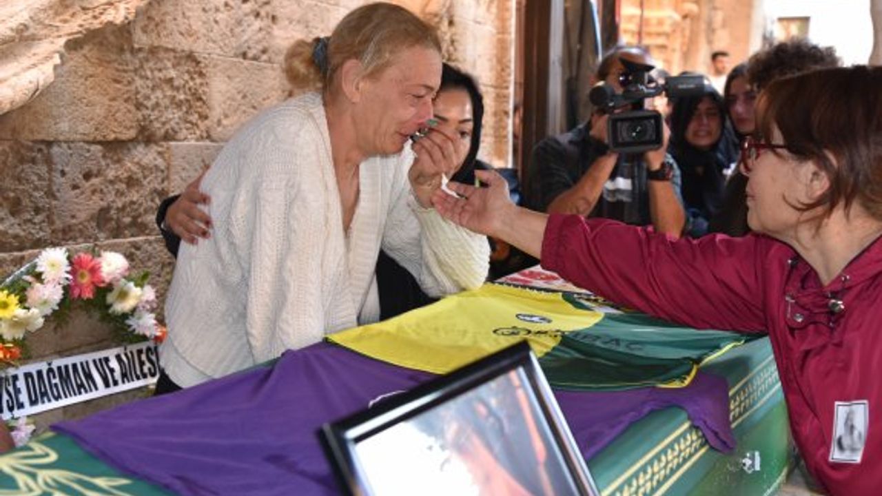 Helin gözyaşları arasında son yoluğuna uğurlandı