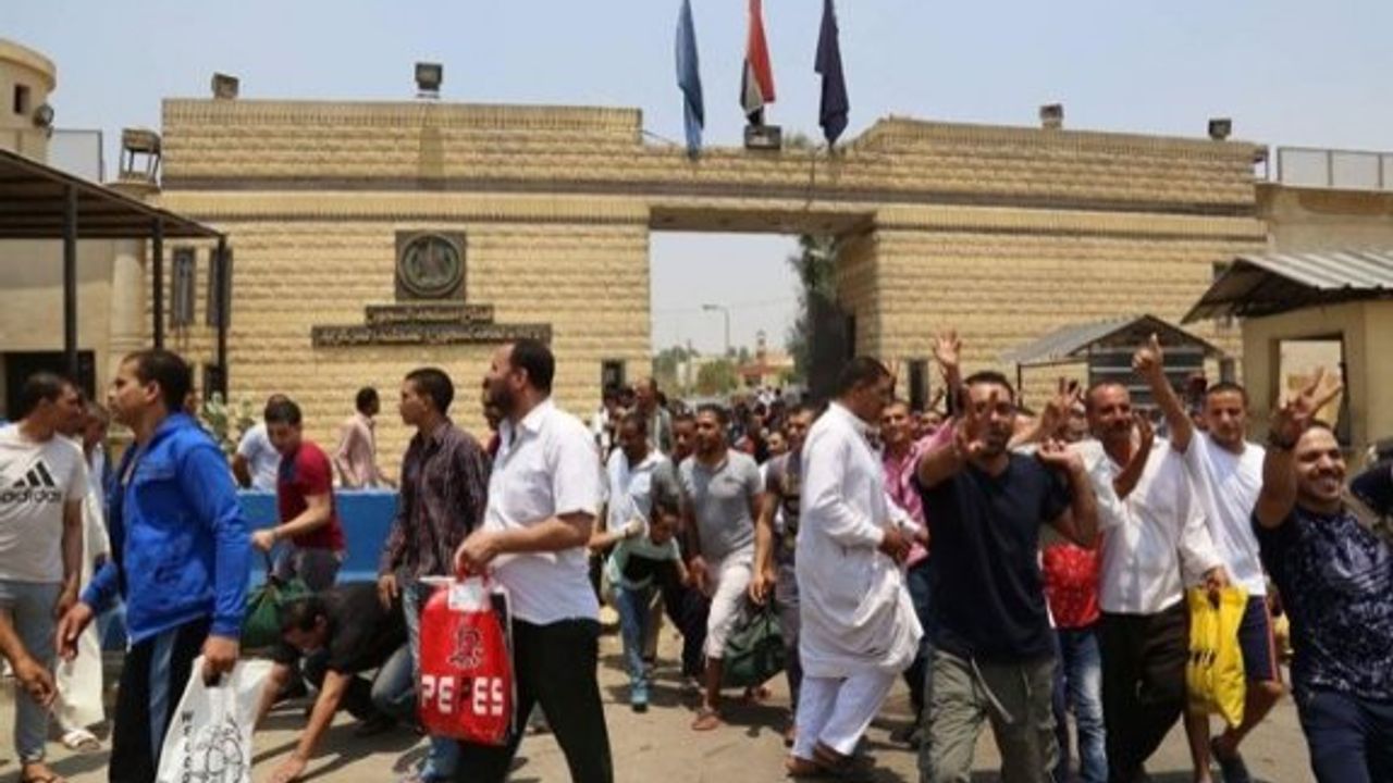 Mısır'da yeni yılın ilk cumhurbaşkanlığı affıyla 27 kişi tahliye edildi