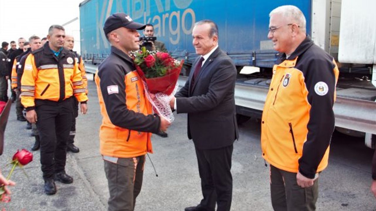 Adıyaman’da arama kurtarma çalışmalarına katılan Sivil Savunma ekibi KKTC’ye döndü