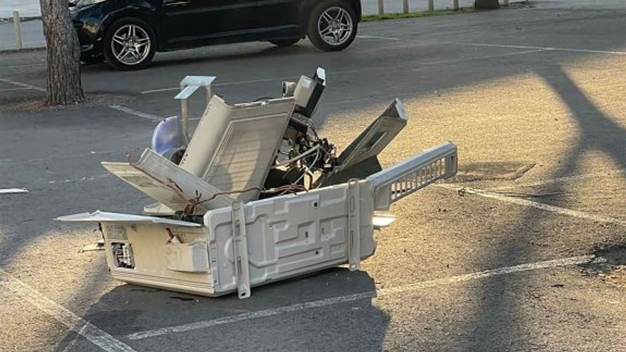 Bir lisenin klimalarının dış ünitelerine zarar verildi