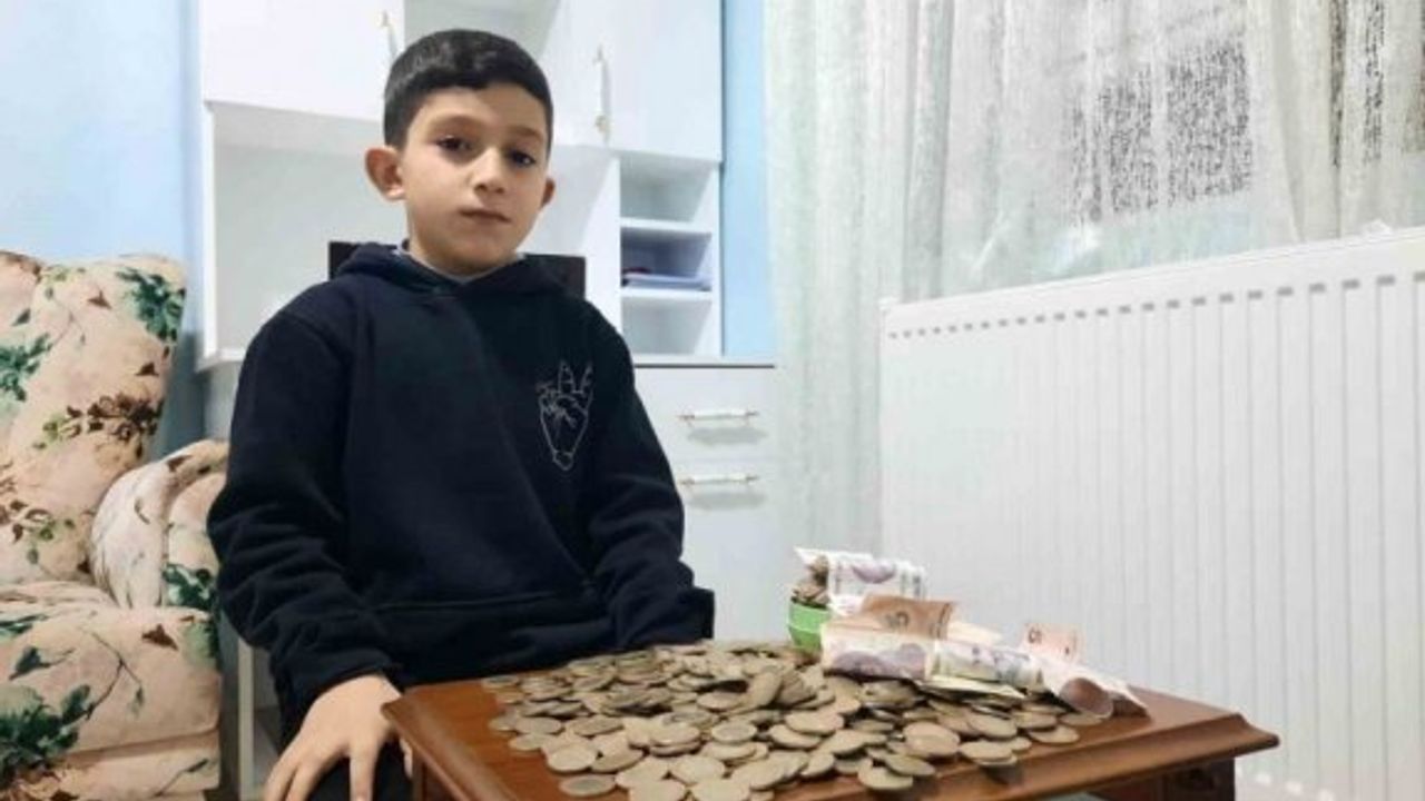 Bir yıldır biriktirdiği parayı depremzedeler için bağışladı