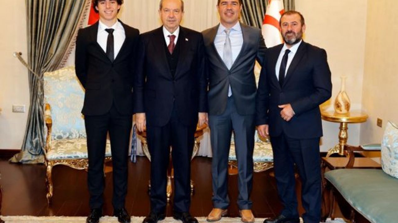 Cumhurbaşkanı Tatar, milli atlet Taygun Derviş ve antrenörü Celal Keleş’i kabul etti