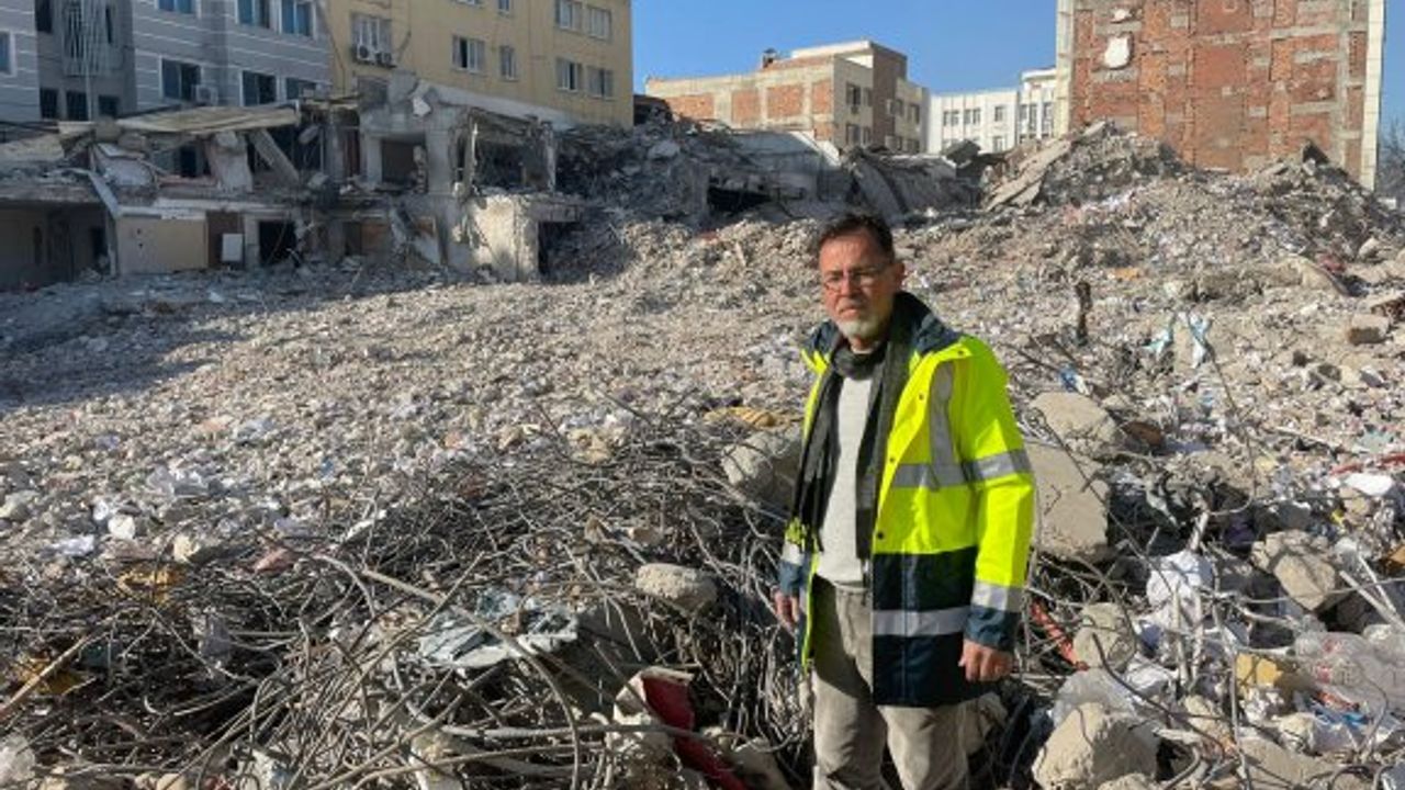 DAÜ öğretim üyesi Geneş, İsias Otel enkazını inceledi