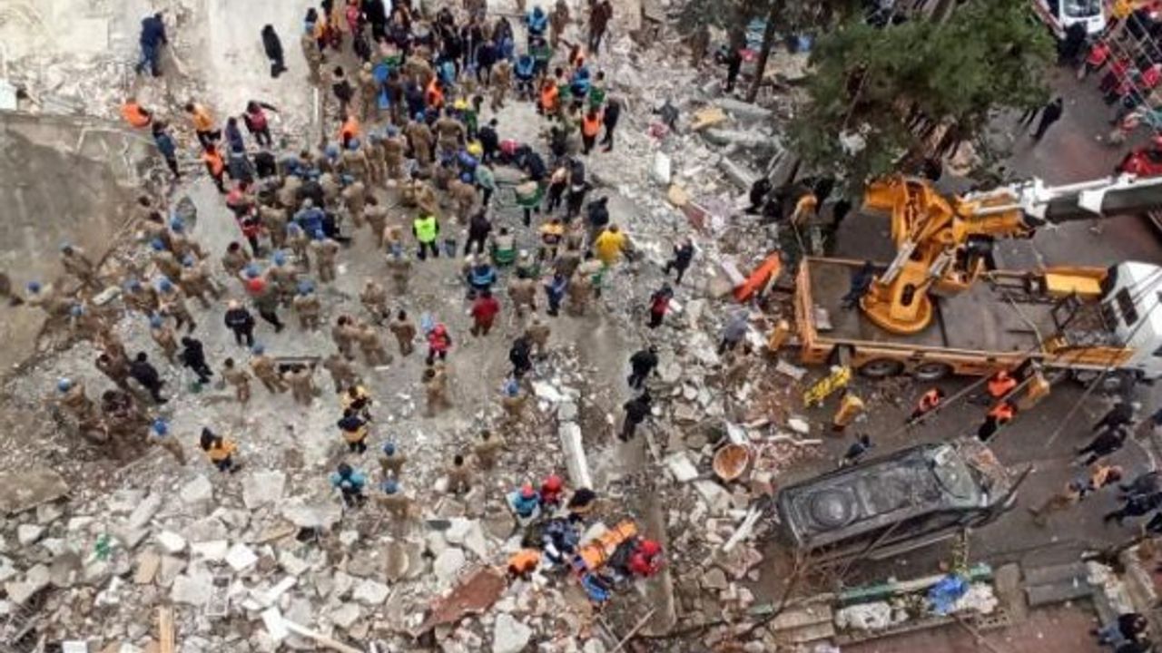 Deprem sonrasında Hatay'dan korkutan görüntüler