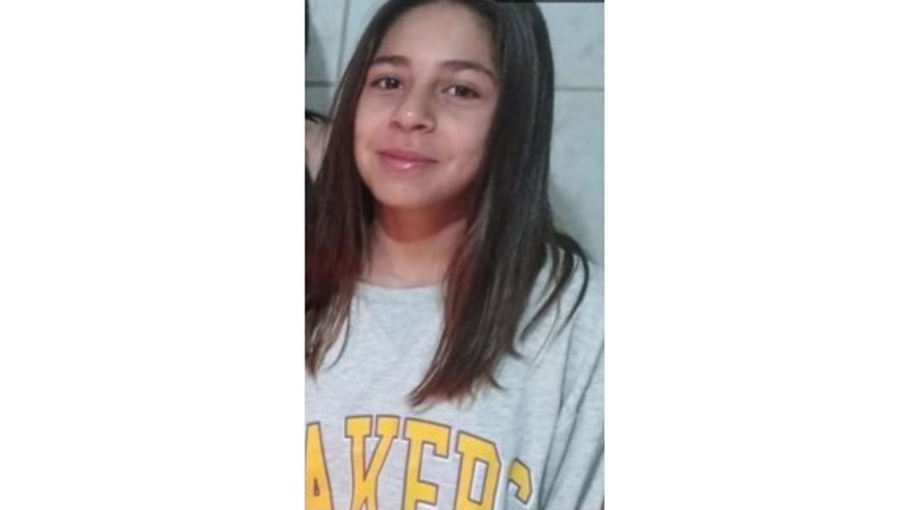 Depremde ailesi yok oldu, 13 yaşındaki kızı kayıp!