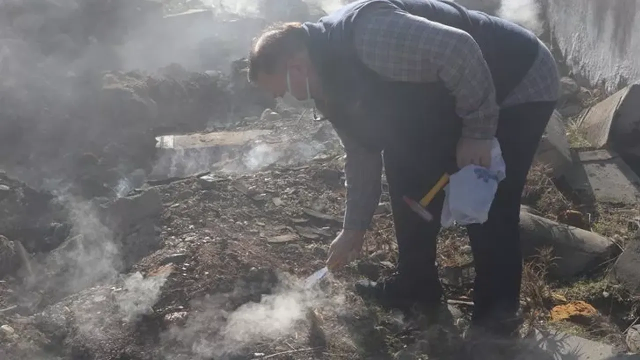 Depremden sonra başladı, 18 gündür tütüyor!