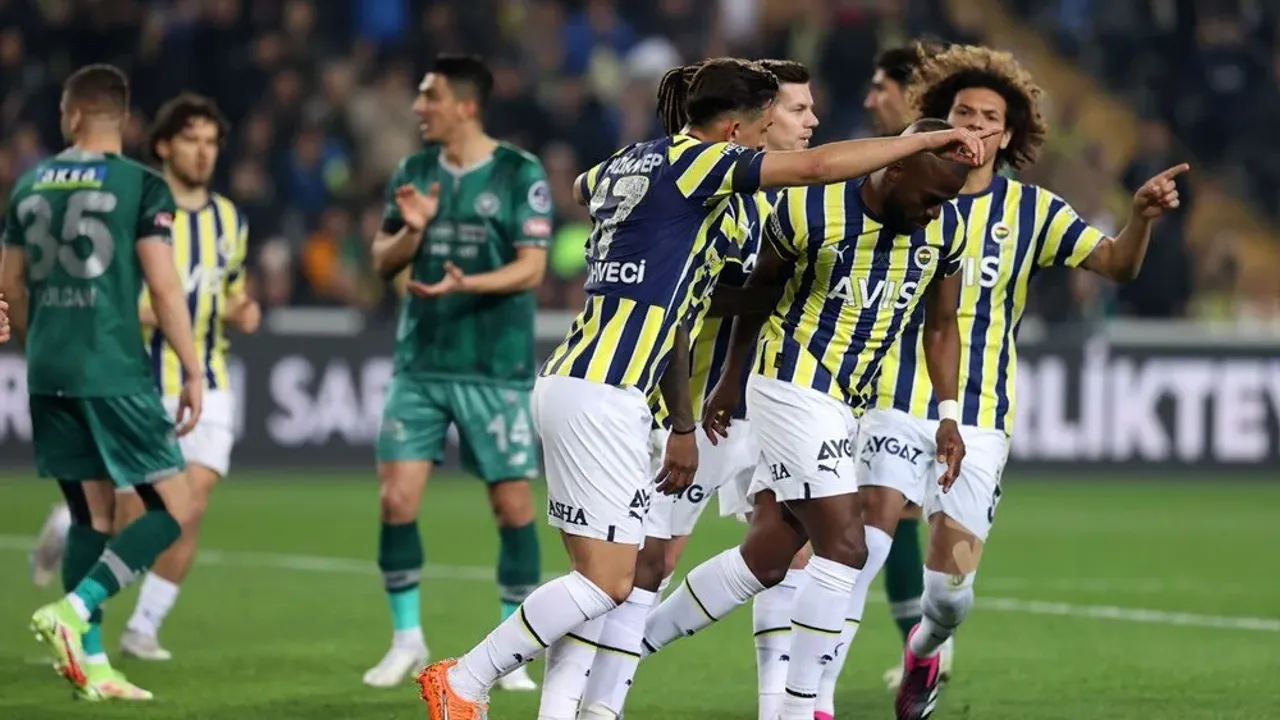 Fenerbahçe erteleme maçında Konyaspor'u farklı yendi