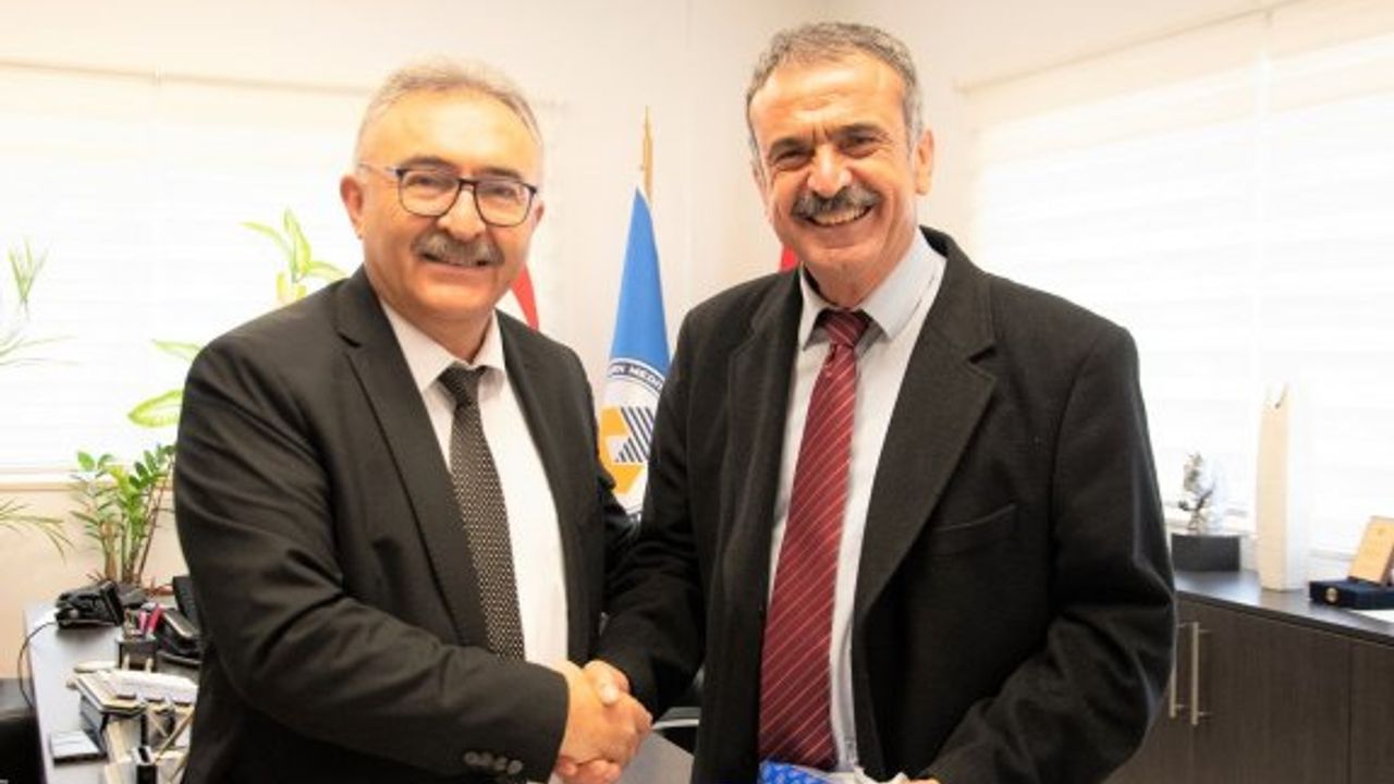 Gazimağusa Belediye Başkanı Uluçay, DAÜ VYK Başkanı Özcenk’i ziyaret etti