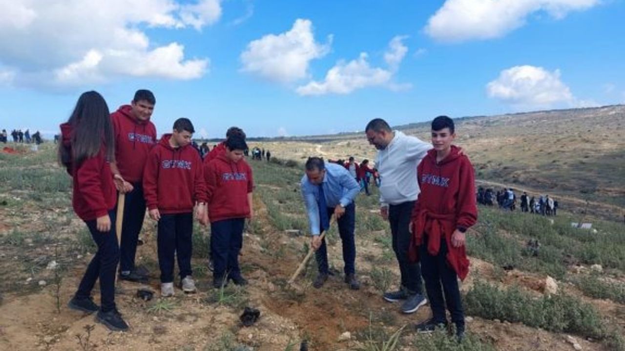 Güzelyurt Türk Maarif Koleji öğrencileri 100 fidan dikti