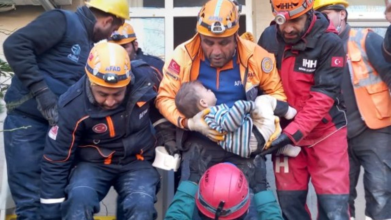 Hatay'da 2 yaşındaki çocuk 79 saat sonra kurtarıldı