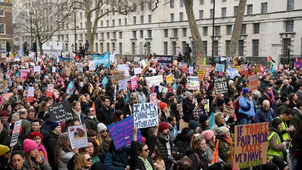 İngiltere'de son 10 yılın en büyük grevi