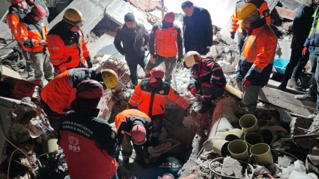 İsias Otel enkazında 4 kardeşimizin daha cansız bedenine ulaşıldı